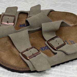 NEW Birkenstock Arizona Taupe Suede Leather Soft Footbed Sandals EU 41  L10 M8